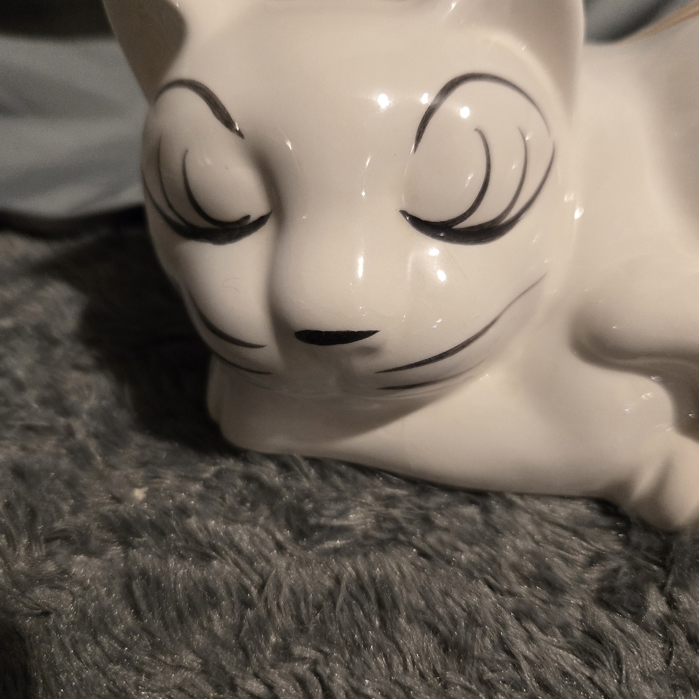 Sleeping cat ceramic figure - Picture 7 of 9